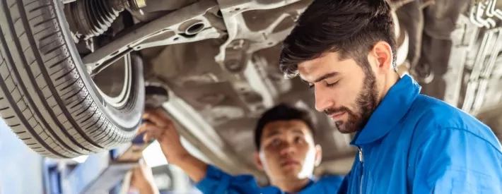 Mot tyres men in blue coat